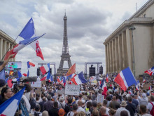 Около 30 000 французи излизат на протест срещу полицейското насилие