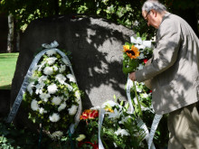 Поклонение пред гроба на писателя Иван Вазов по случай 102 години от смъ...