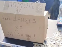 Подигравка с премиера Денков: Протестиращите събират помощи от 36 заплати в кашон