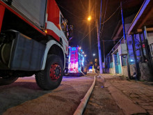 Пожар избухна в склад за хартия в Бургас