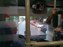 В насрещното: Шофьор на градския транспорт в Пловдив почти се блъсна в автомобил