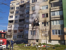 Евакуираха жилищна сграда заради пожар в Дупница