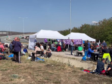 Протестът край Дупница чака гласуване на споразумението в НС