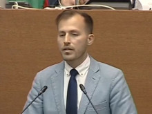 Престрелки от парламентарната трибуна: Искрен Митев от ПП с обвинения към Михайлова от 