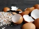 Черупките от яйца често отиват в кофата, а можем да ги използваме
