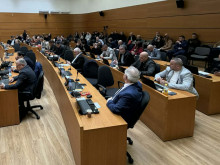 Решено: Увеличават заплатите в община Пловдив със задна дата