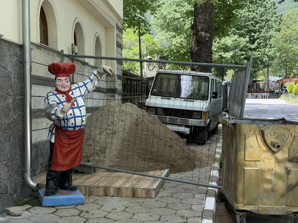 Неработещият микробус и пясъкът