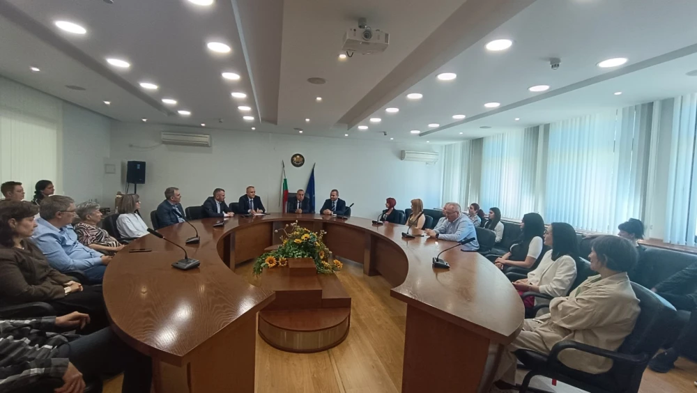 Новият областен управител бе запознат с проблемите и приоритетите от стария