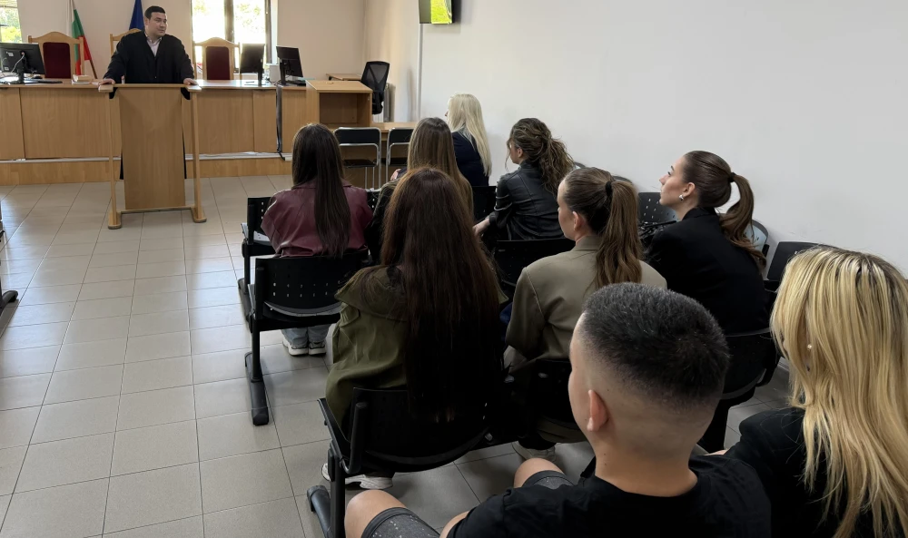 В съдебната зала на Районния съд
