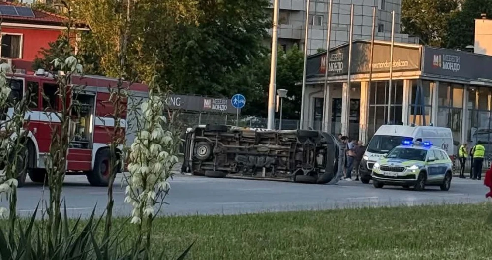 Преобърнатата линейка