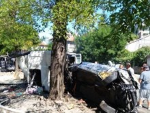 Полицаи пазят в болницата дрогирания тираджия, който сътвори адското меле в Айтос