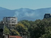 Голям пожар близо до Пловдив, хвърчат пожарни