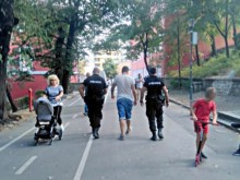 Защо полиция отведе този мъж по време на уникалното шоу на Бунарджика?