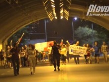 Протестиращите се обединиха и тръгнаха на традиционното си шествие