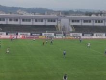 Целият отбор на Етър е под карантина, ще има ли мач с Локо Пловдив?