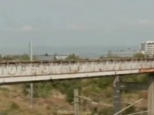 Момичетата гасили тялото на младежа при трагедията със селфито