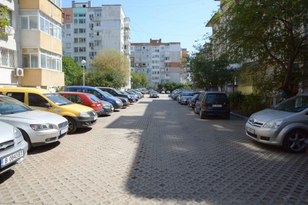 Фейсбук
Почти приключи изграждането на нови паркоместа между бул Сливница и