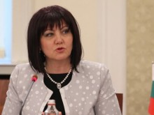 Караянчева: Денят на Независимостта винаги ще озарява надеждите на българския народ