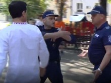 Полиция отведе пловдивски протестър по време на тържеството за Независимостта на България