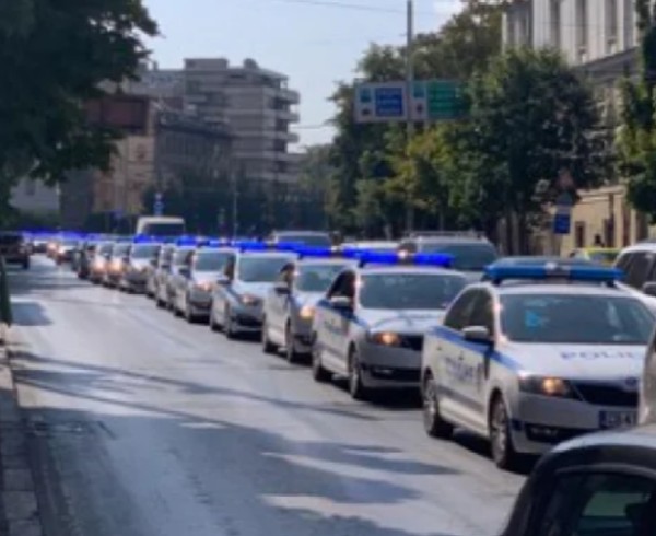 Монитор
София се напълни с полиция часове преди Велико народно въстание