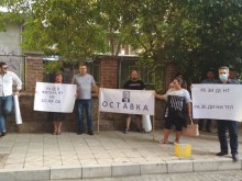Пловдивчани чакат президента пред зала "Сила"