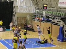 Спряха преждевременно контрола на Академик с румънци, залата била заета