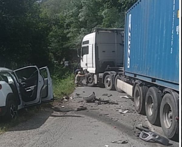 Катастрофа с три автомобила затвори временно пътя София Варна в