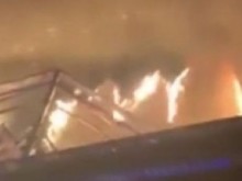 Пожар засегна две сгради в "Кючук Париж"
