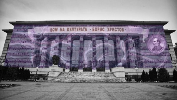 Пловдивчани могат да се насладят на бляскав оперен спектакъл на открито пред Дома на културата