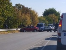 Верижна катастрофа с 4 автомобила предизвика адска тапа на "Пещерско"