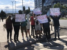 "Радев, мутра, вън" срещу президента в Пловдив