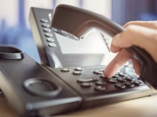 Възрастна жена даде 15800 лв. на "ало" измамници