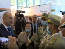 Президентът си забрави маската