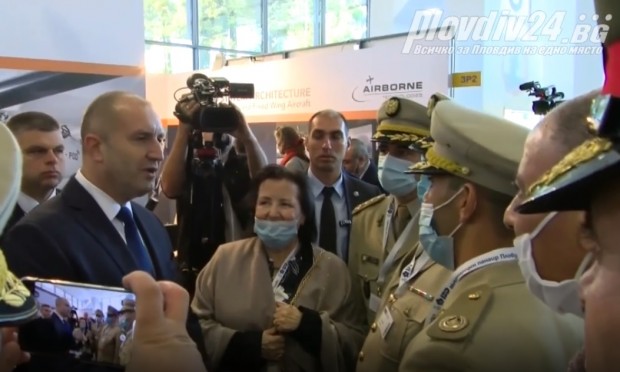 Репортер на Plovdiv24 bg засне държавния глава Румен Радев да неглижира