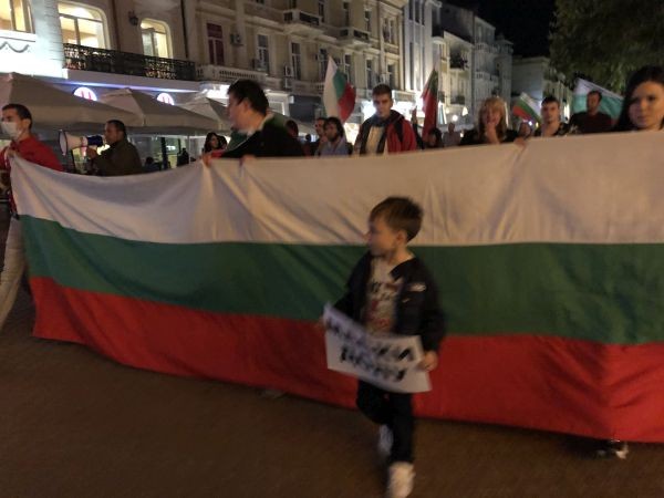 Протестиращите в Пловдив се отправиха на традиционното си шествие