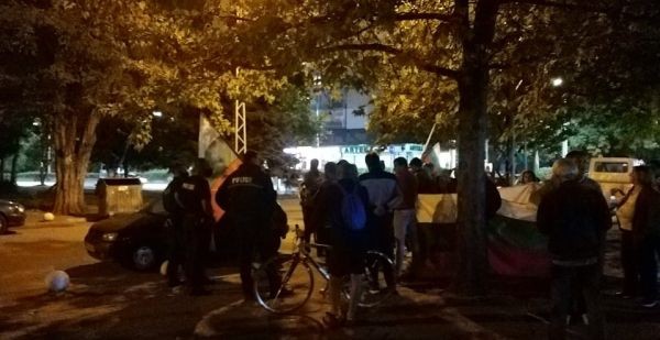 Полицаите провериха мъж, носещ яйца
