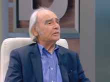 Антон Дончев: Мъчно ми е за случващото се в България, наистина е време разделно