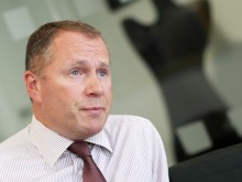 Този човек е толкова червив с пари, че няколко банки не могат да му смогнат