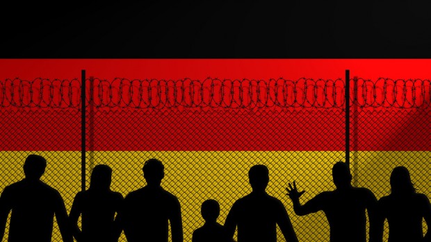 i Stock
Броят на живеещите в Германия бежанци и мигранти с разрешено