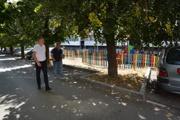 Обновени са междублоковите пространства между бул Сливница ул Г Бенковски