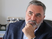 Доц. Кунчев каза дали ще се блокират големите градове след новия рекорд
