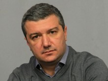 Стойнев: Кой ще се извини, че премиерът е обграден с тъпанари?