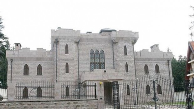 Под наем се дава замъкът на известния контрабандист Константин Самоковеца