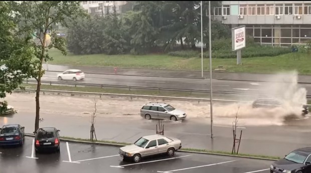 Виждам те КАТ Варна
Проблемът с наводненията по бул Левски след