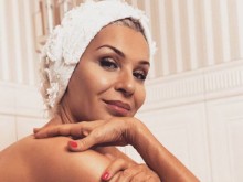 Гала отново захвърли дрехи и задръжки