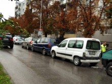 Камион, баничарка и две коли се нанизаха верижно до Панаира