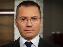 Джaмбaзки: Приeмaнeтo нa рeзoлюциятa e тeжък aвтoгoл зa БCП и ДБ