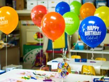 Заради пандемията: Забраниха на ученици да пеят "Happy birthday"