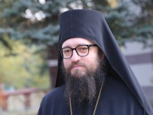 Архимандрит за причастието от една и съща лъжица: Единението с Христос предпазва от болести
