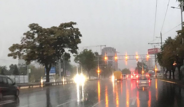 Транспортен хаос на оживено кръстовище в Пловдив